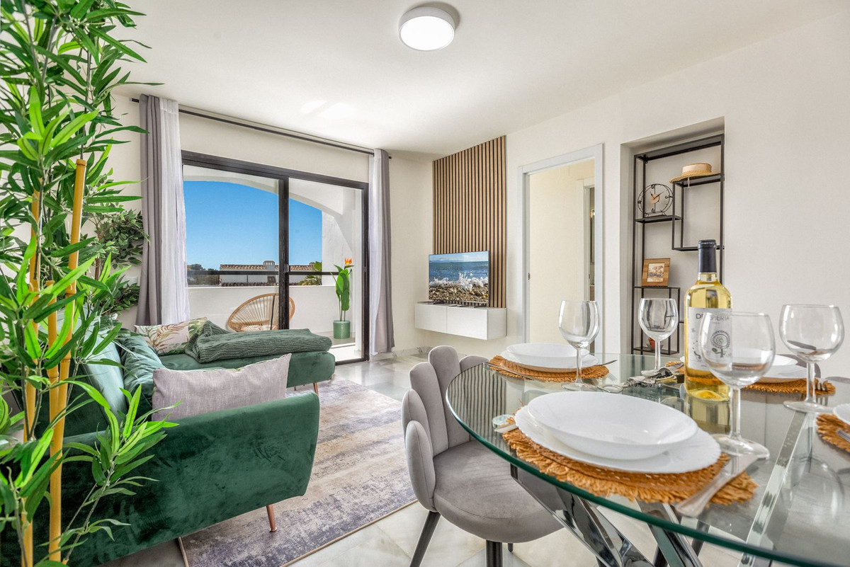 Piso de 2 Dormitorios y 2 Baños en venta en Riviera del Sol, Mijas