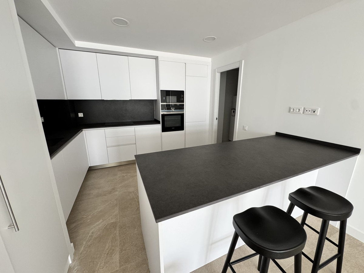 Piso de 2 Dormitorios y 2 Baños en venta en Estepona