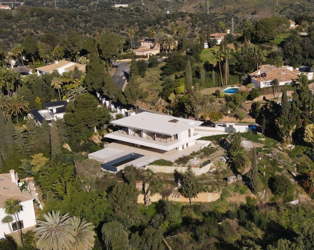 Casa de 7 Dormitorios en venta en Las Chapas, Marbella