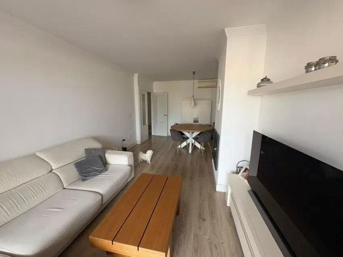Casa Adosada de 4 Dormitorios en venta en Torremolinos
