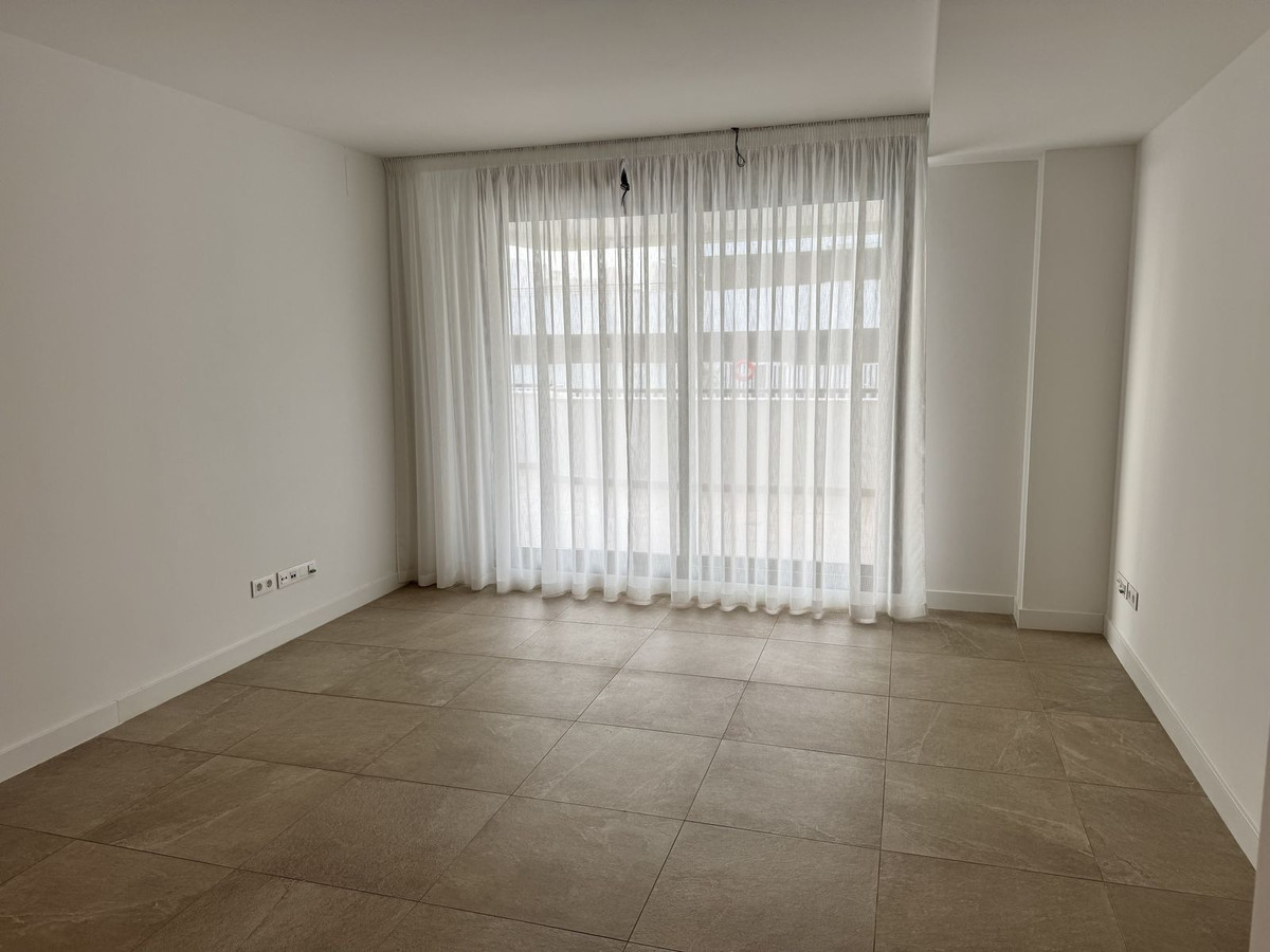Piso de 2 Dormitorios y 2 Baños en venta en Estepona