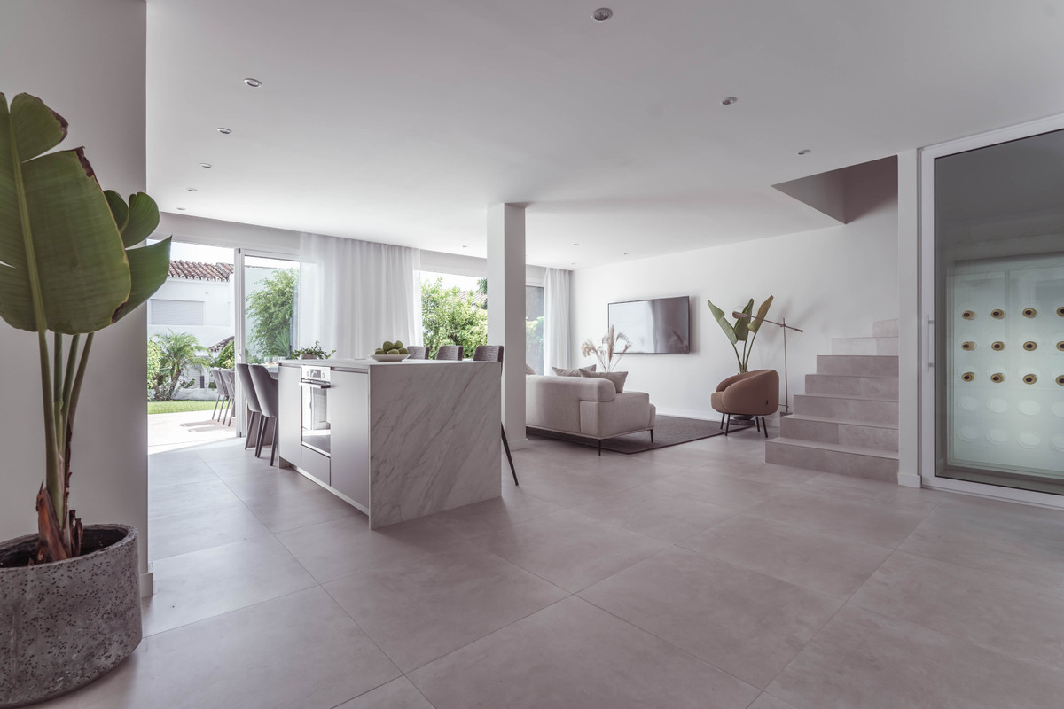 3 спални - Редова къща за продажба в Nueva Andalucia, Marbella