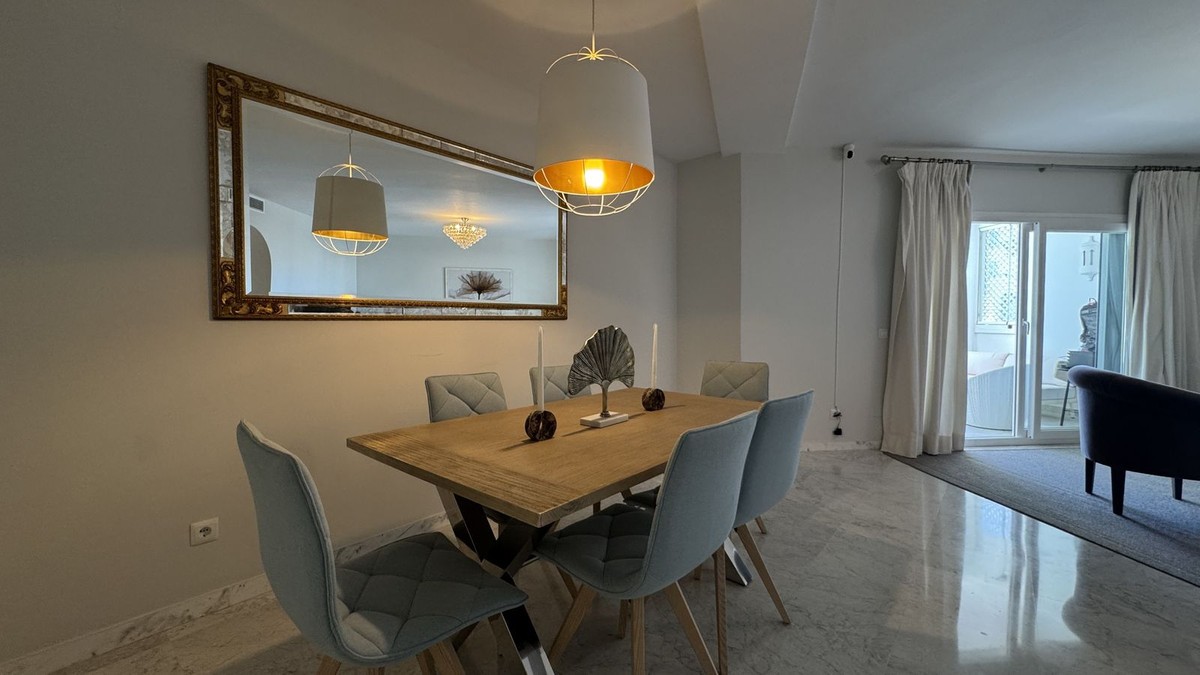 Piso de 3 Dormitorios y 3 Baños en venta en Puerto Banús, Marbella