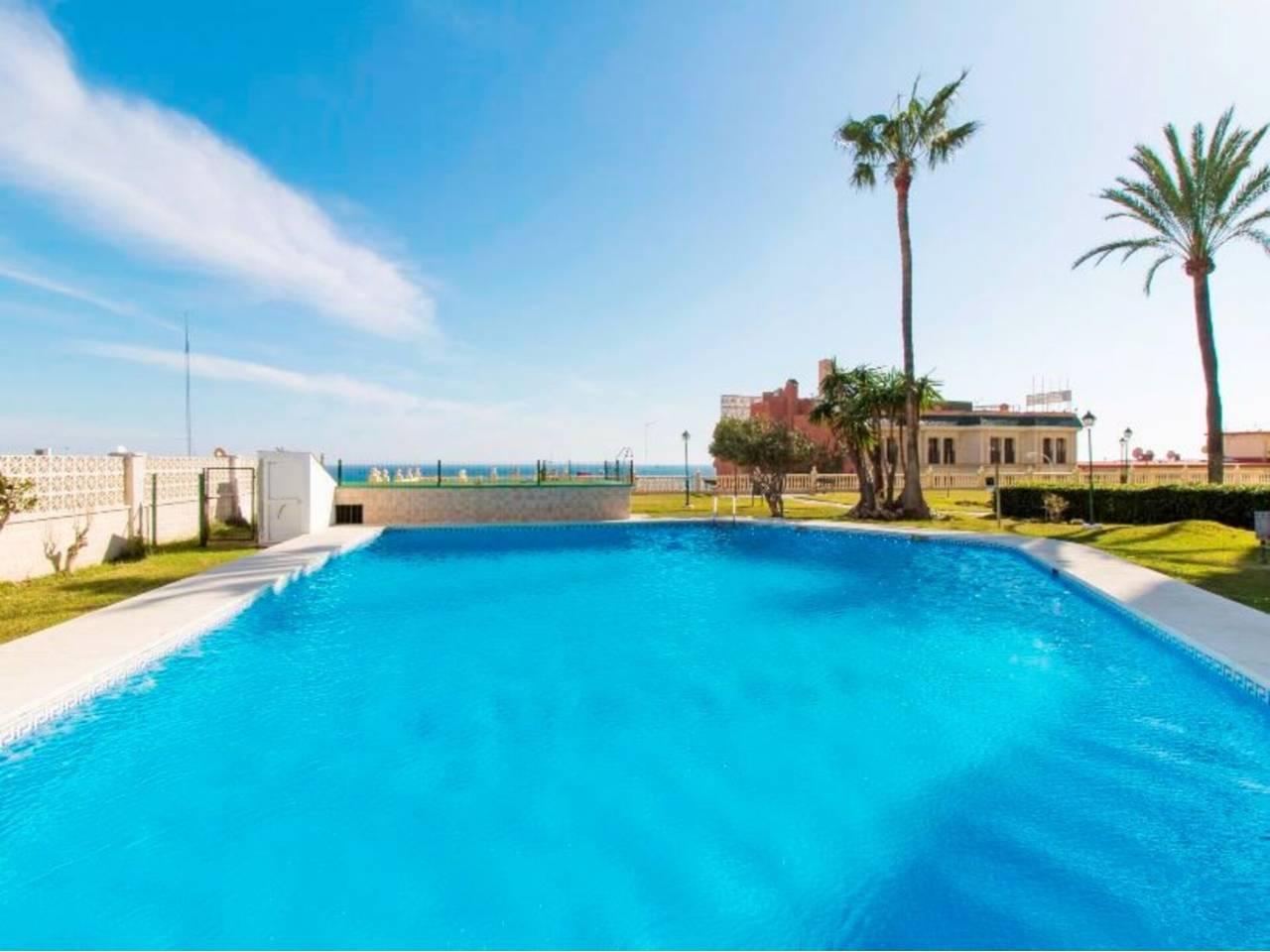 2 Bed - Apartment Holiday Rental in El Bajondilo, Torremolinos