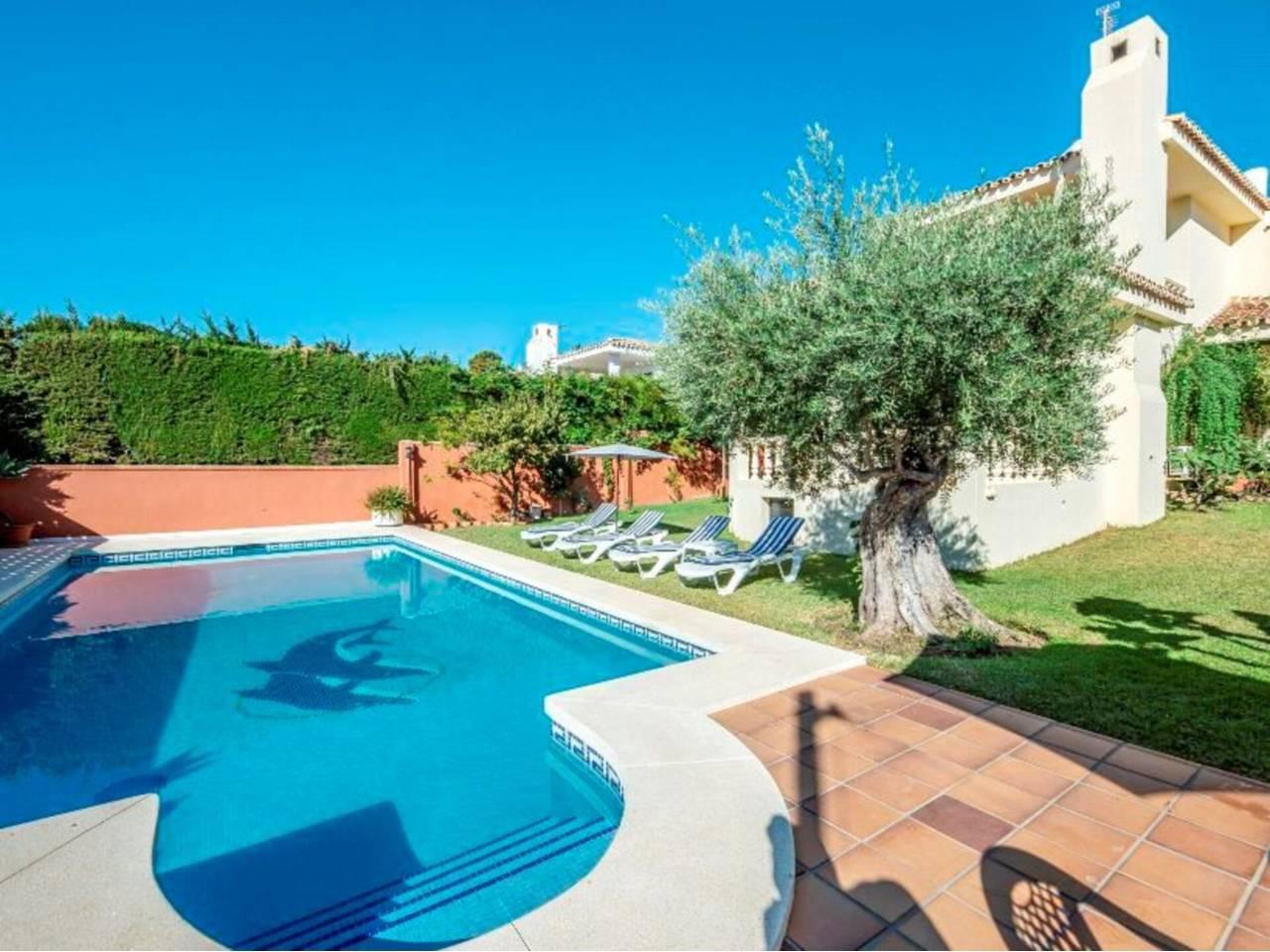 3 кровать Вилла курортная аренда в Torremuelle, Benalmadena