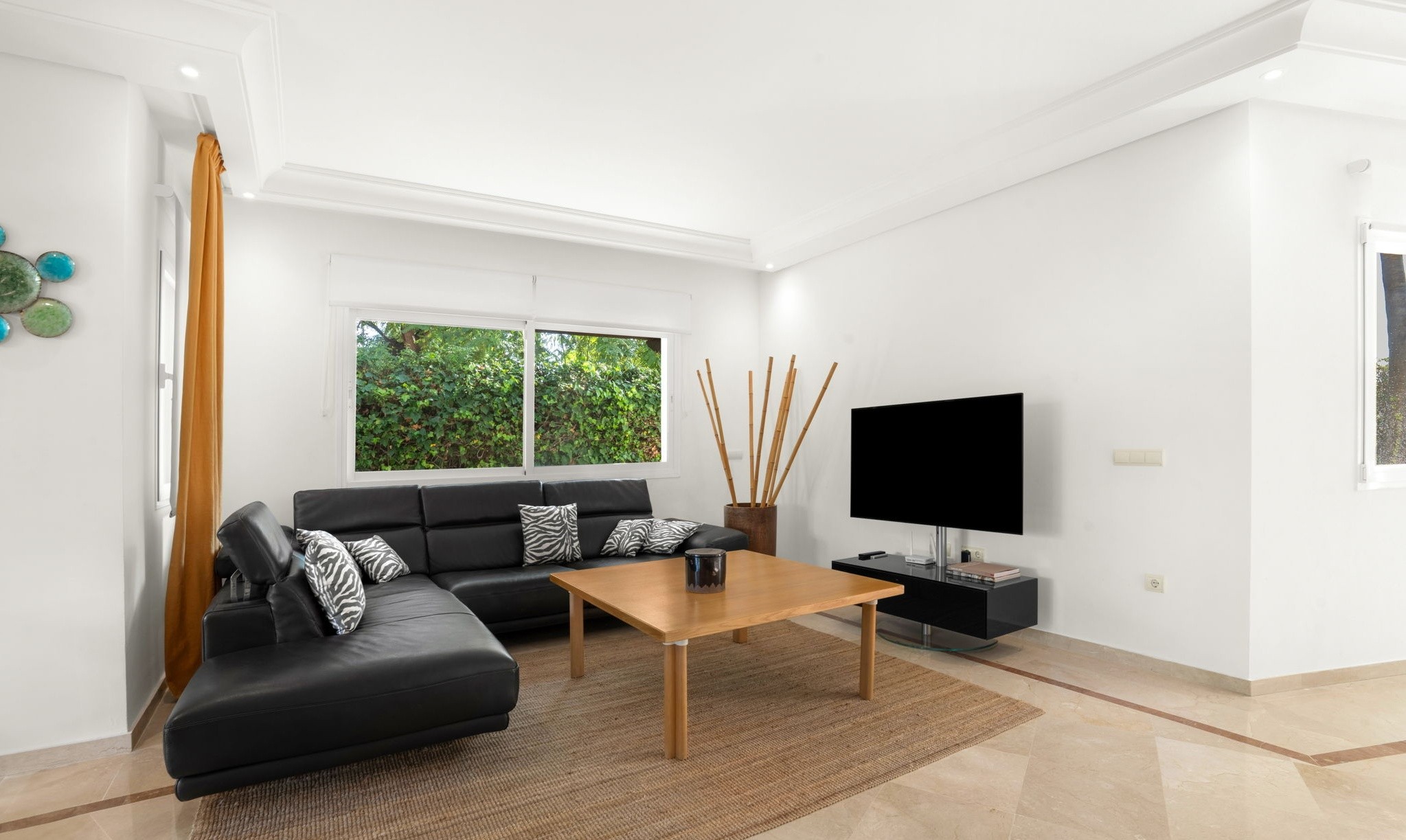 3 Bed, 2 Bath - Apartment for Sale in Puerto Banus, Marbella