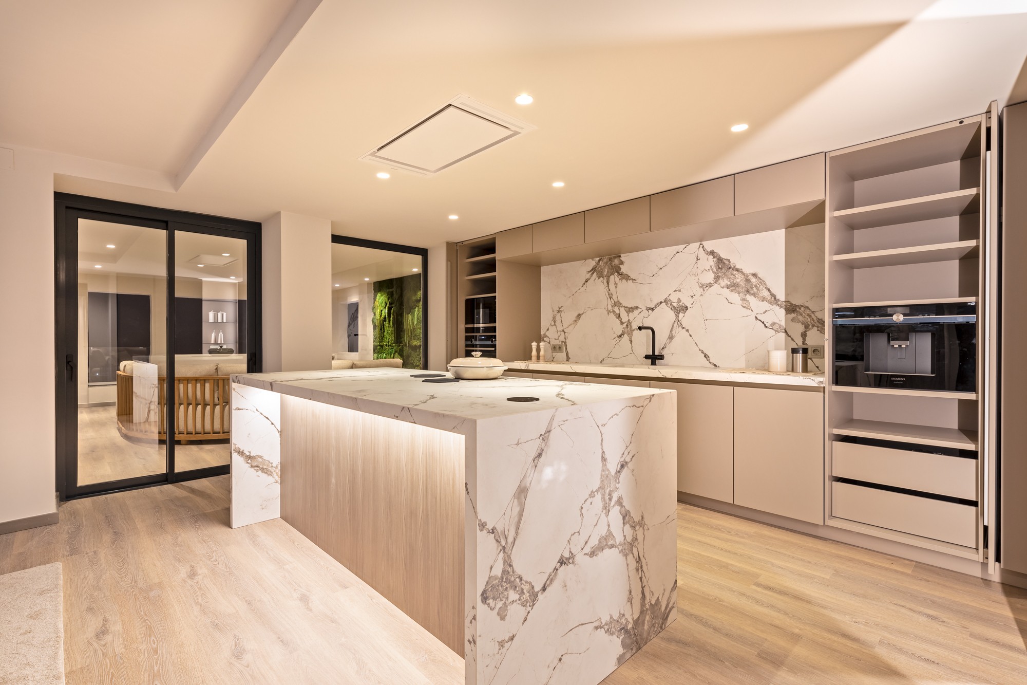 Piso de 5 Dormitorios en venta en Puerto Banús, Marbella