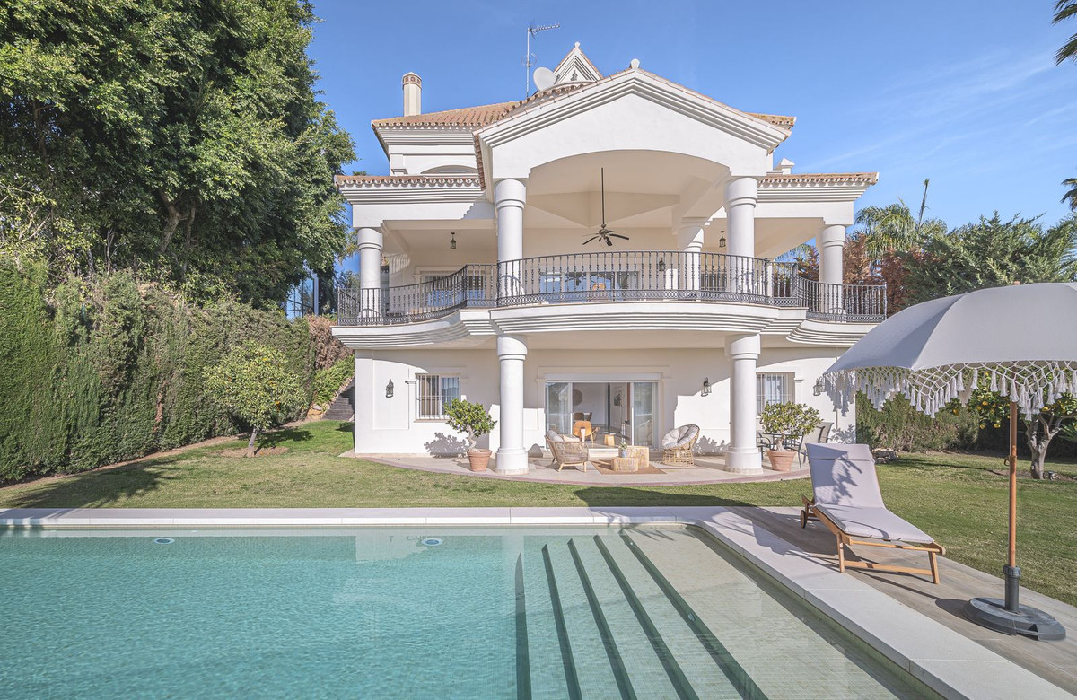 Casa de 7 Dormitorios y 7 Baños en venta en Nueva Andalucía, Marbella