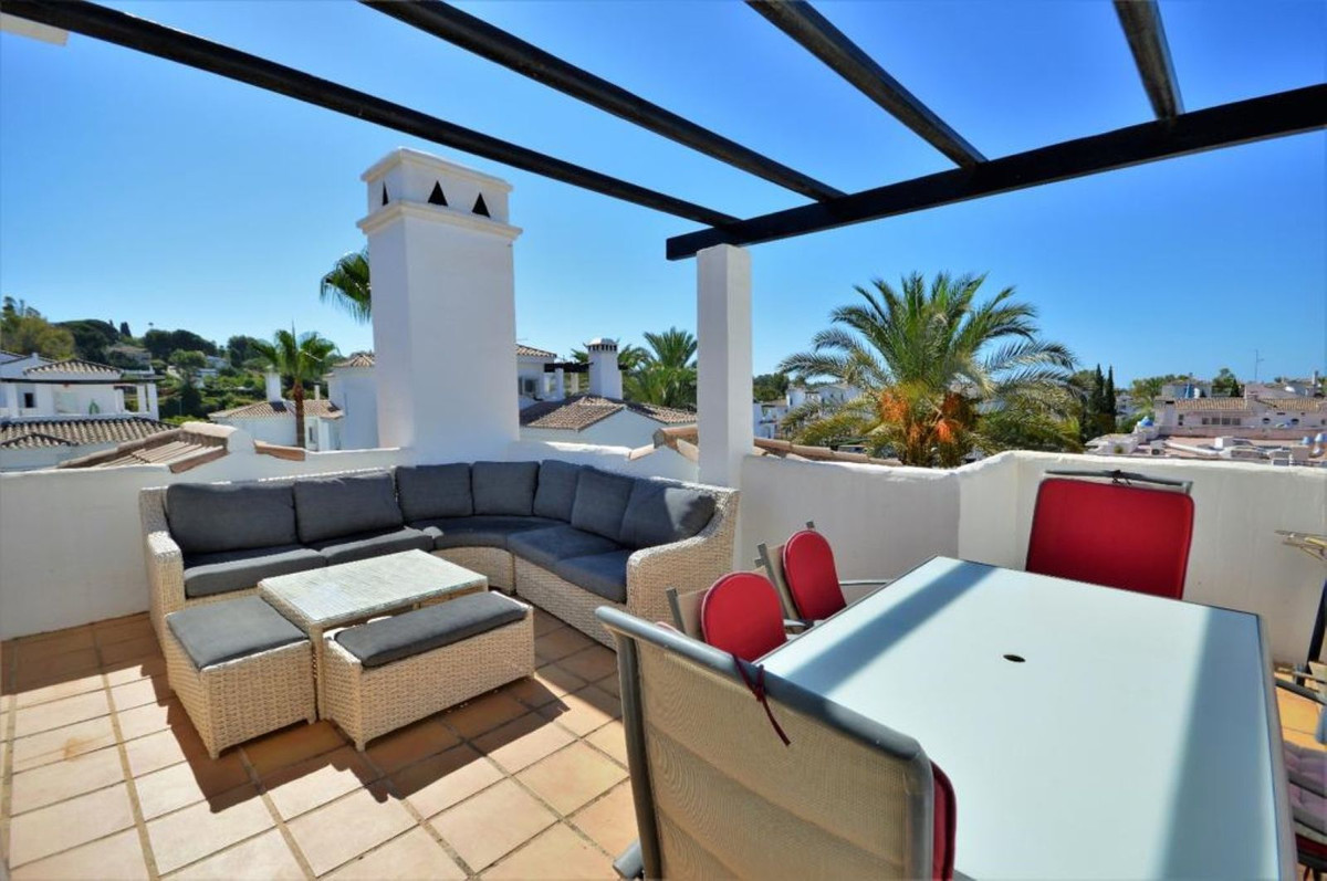 1 Bed - Penthouse for Sale in Nueva Andalucia, Marbella