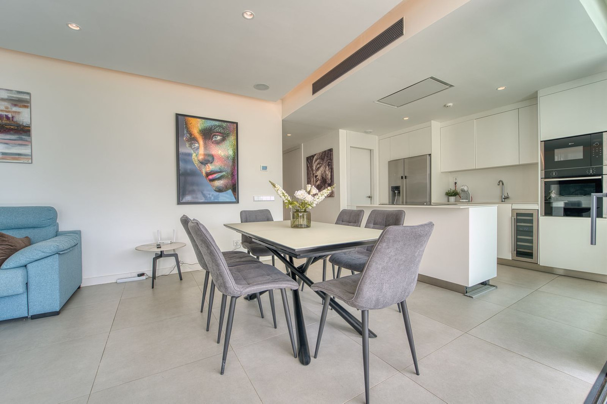 Piso de 2 Dormitorios en venta en Benalmádena