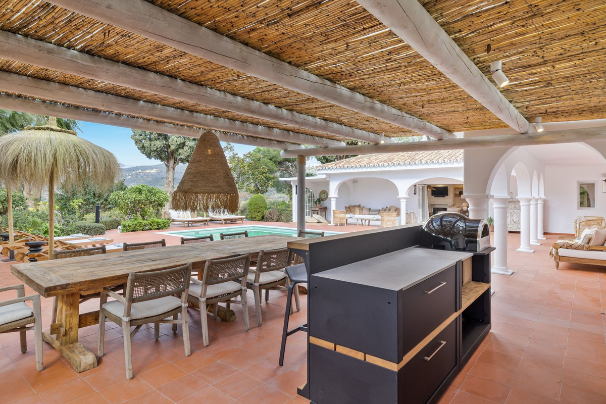 Casa de 3 Dormitorios y 4 Baños en venta en Las Chapas, Marbella