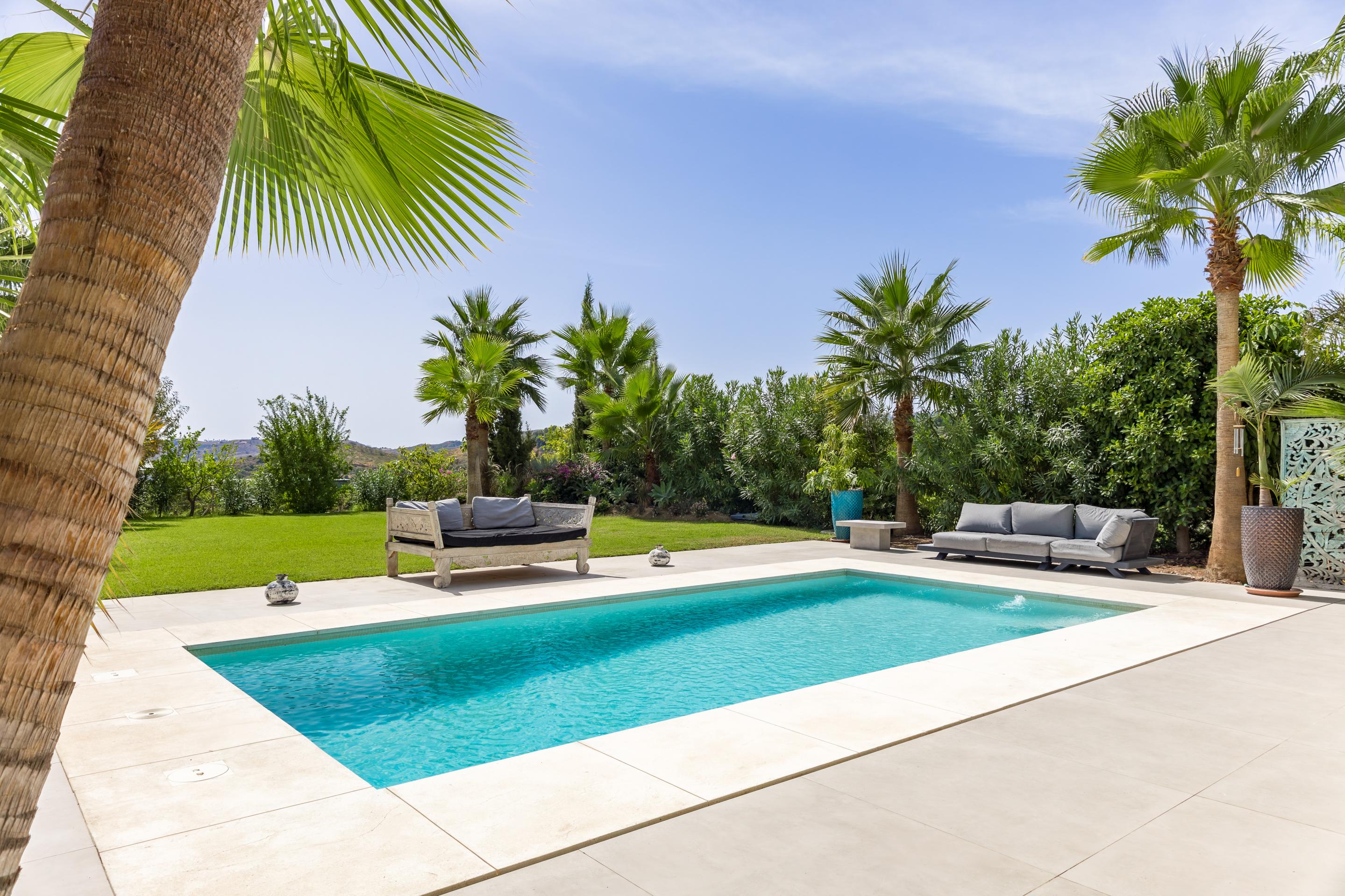Casa de 4 Dormitorios en venta en Valtocado, Mijas