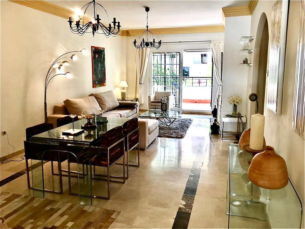3 спални, 2 бани - Апартамент за продажба в Nueva Andalucia, Marbella