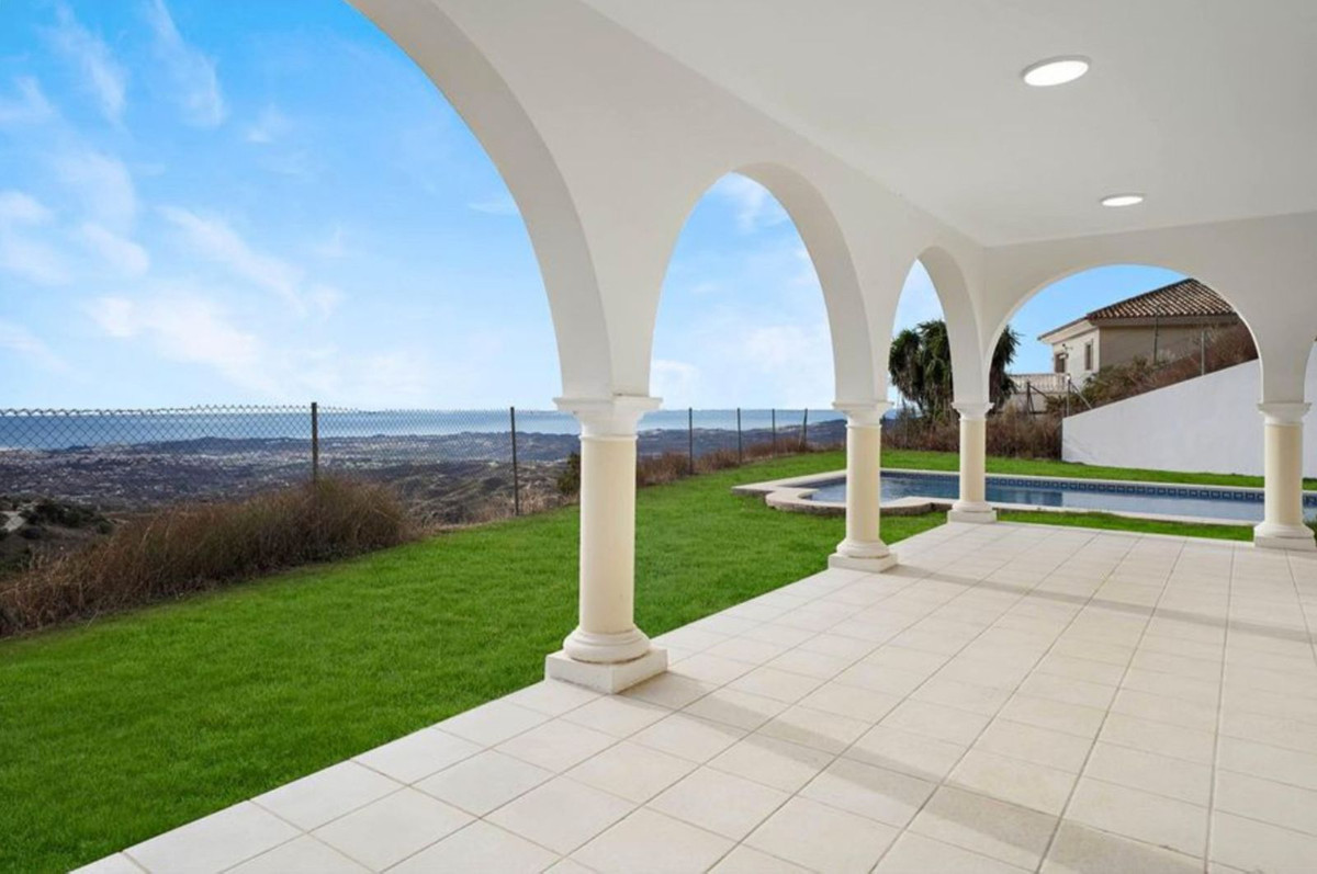 Casa de 3 Dormitorios en venta en Valtocado, Mijas