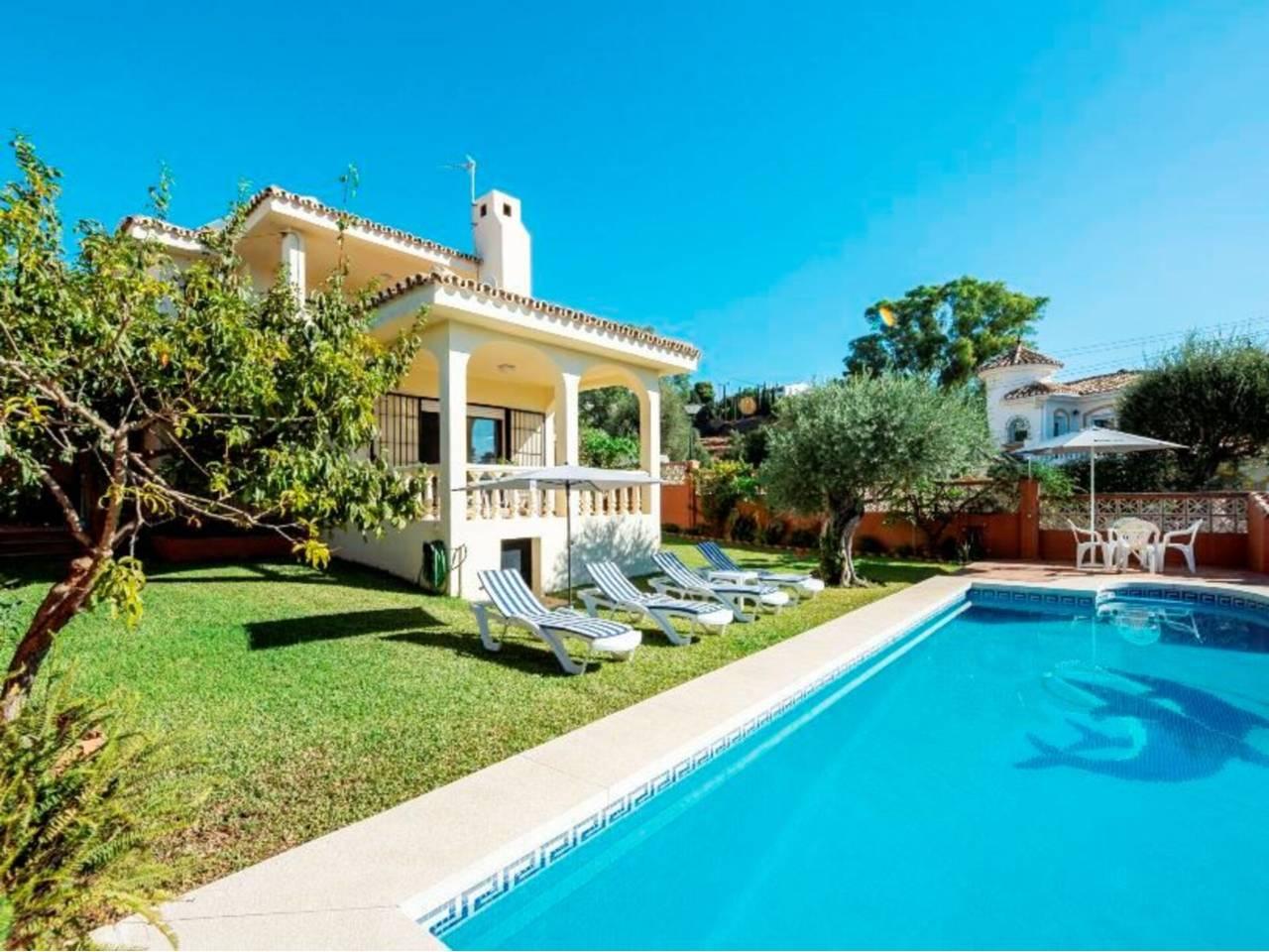 3 кровать Вилла курортная аренда в Torremuelle, Benalmadena