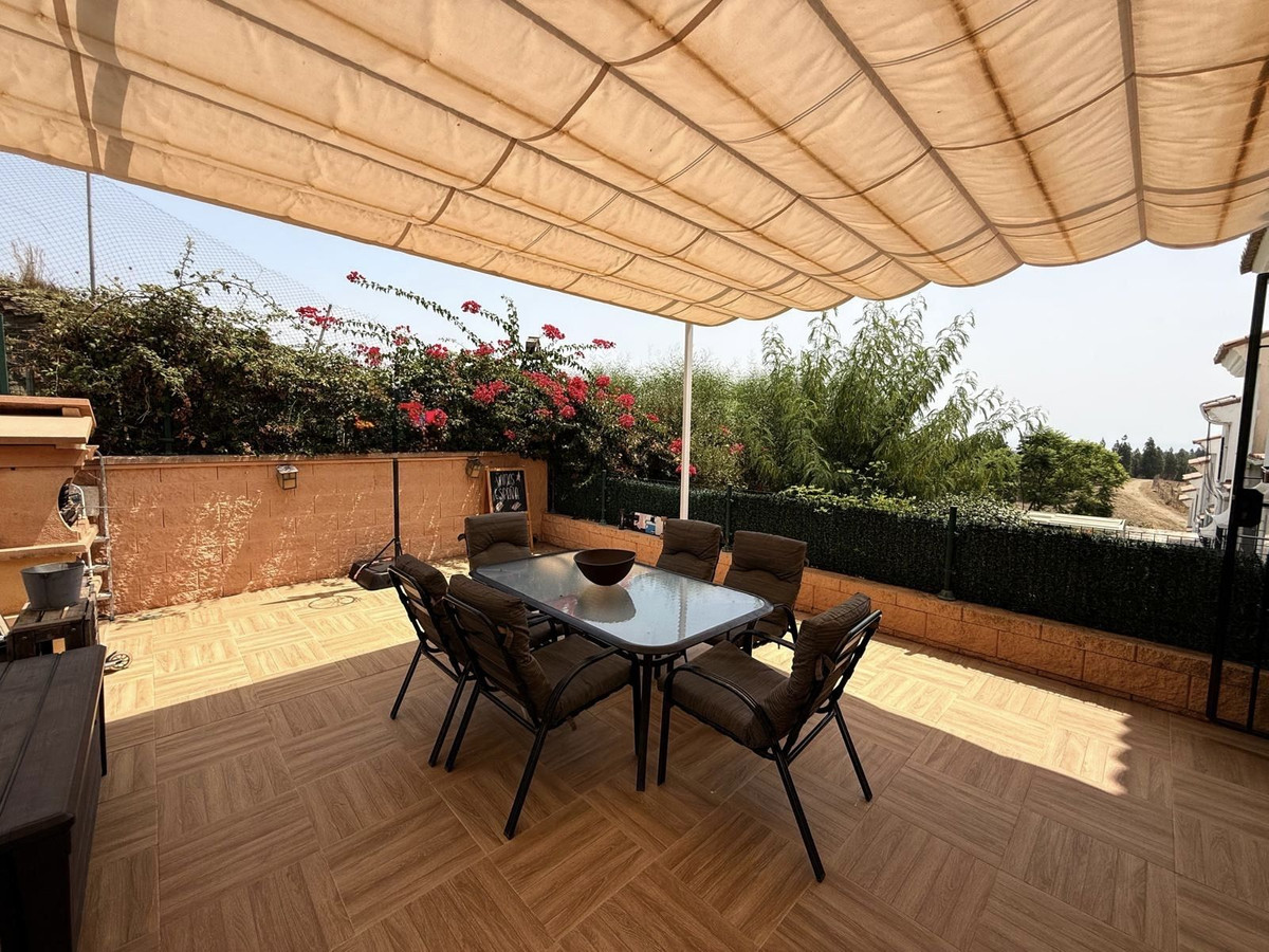 Casa Adosada de 2 Dormitorios y 3 Baños en venta en Cerros del Aguila, Mijas