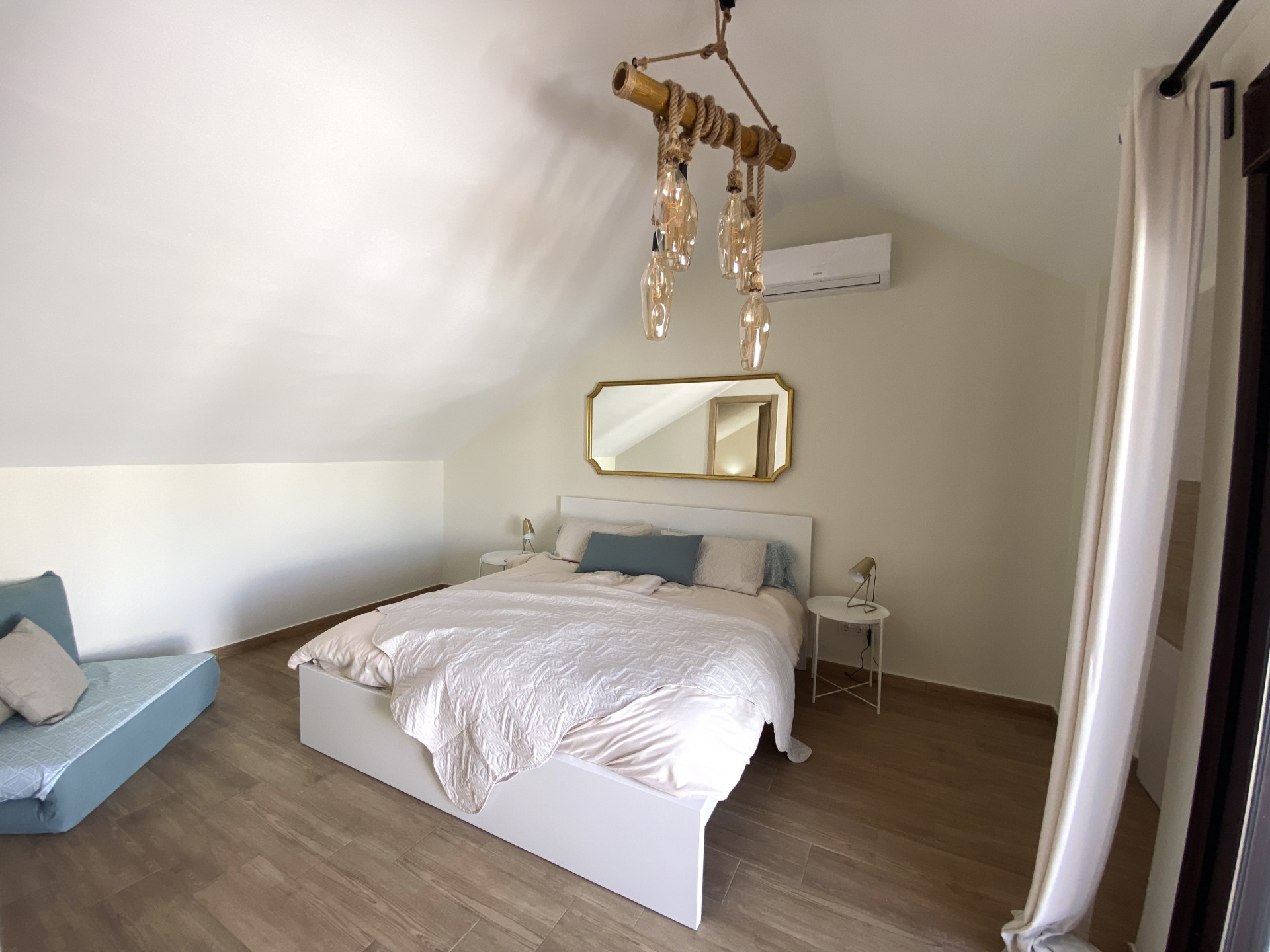 Ático de 3 Dormitorios y 2 Baños en alquiler en Nueva Andalucía, Marbella