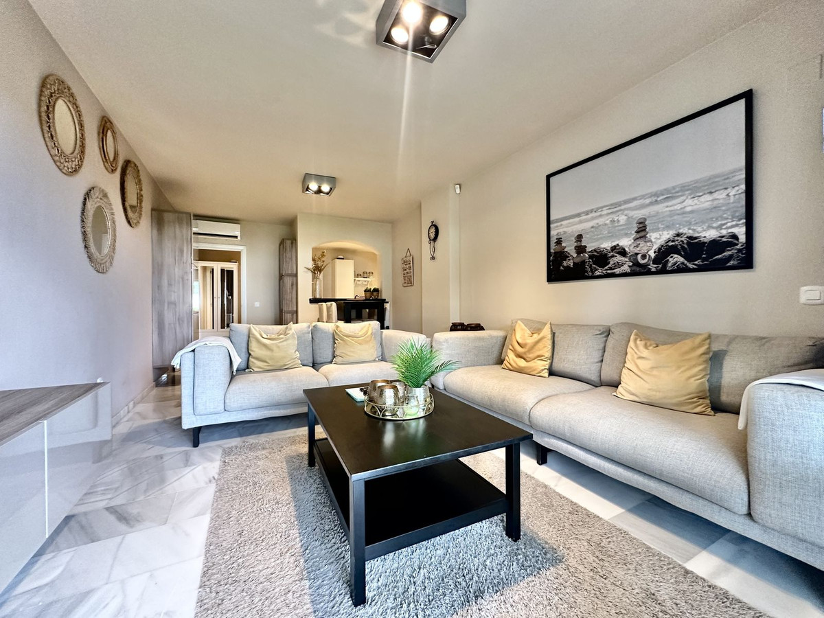 Piso de 2 Dormitorios y 2 Baños en venta en Calahonda