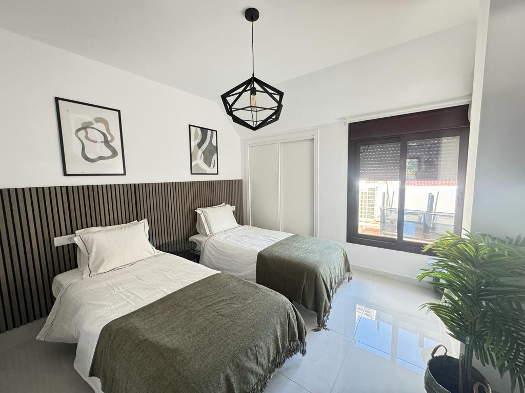 Ático de 2 Dormitorios y 2 Baños en venta en Nueva Andalucía, Marbella