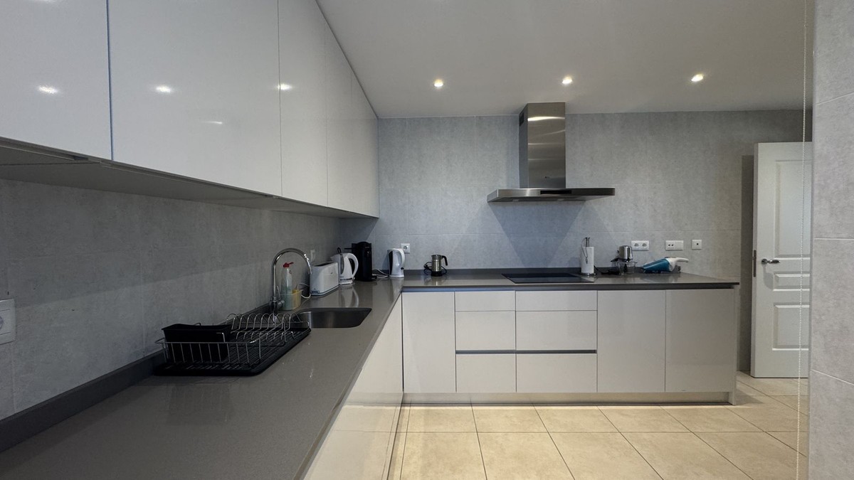 Piso de 3 Dormitorios y 3 Baños en venta en Puerto Banús, Marbella