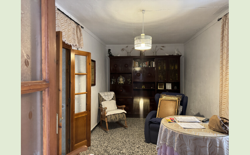 Casa Adosada de 3 Dormitorios y 2 Baños en venta en Jimena de la Frontera