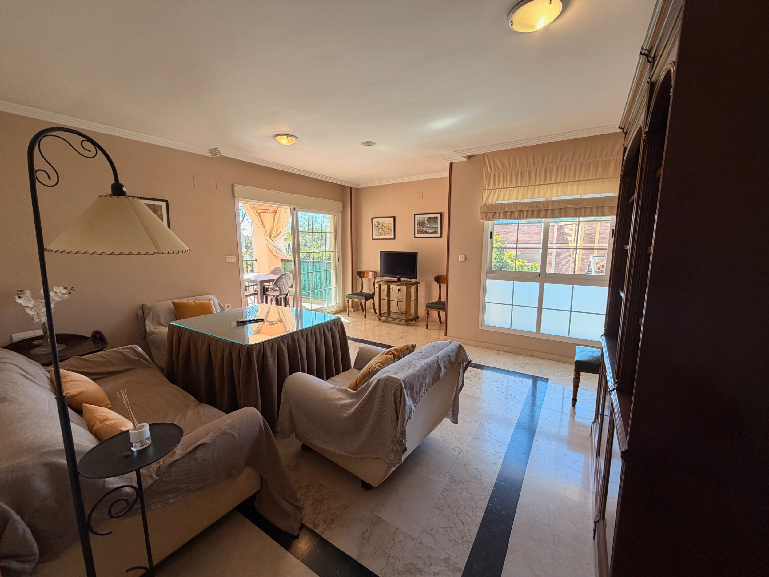 Piso de 2 Dormitorios y 2 Baños en venta en Costabella, Marbella