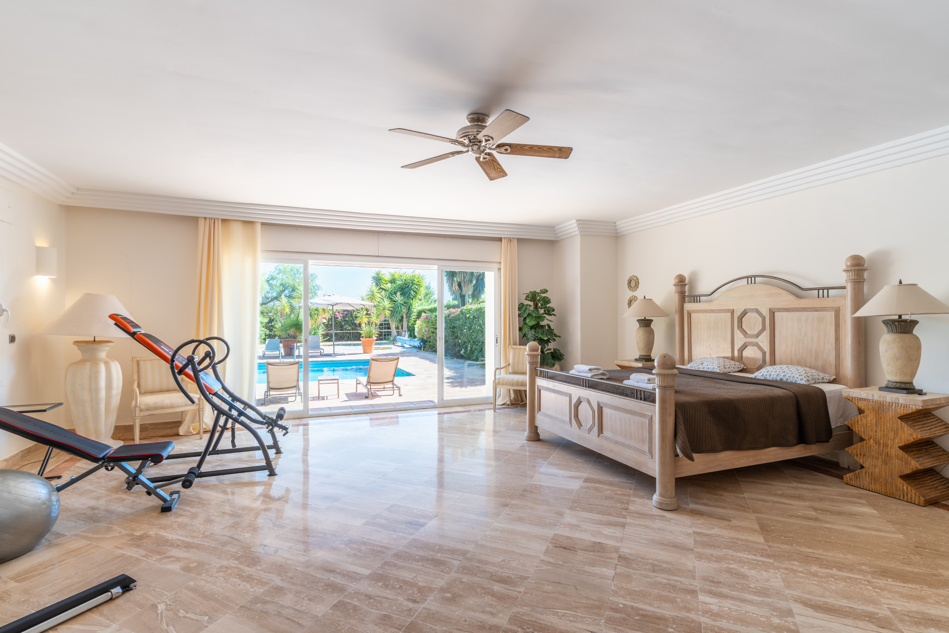 Casa de 5 Dormitorios y 4 Baños en venta en Los Almendros, Benahavís