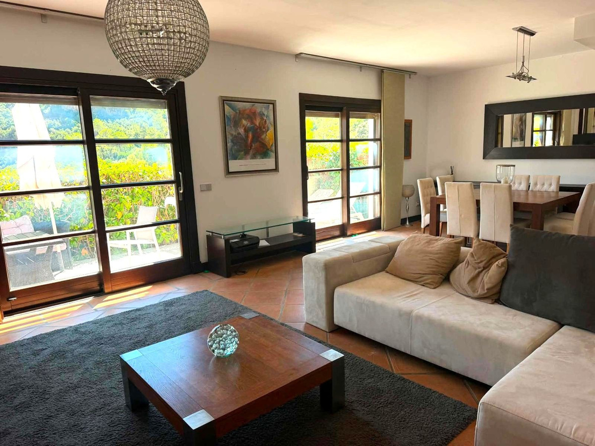 Casa Adosada de 3 Dormitorios y 3 Baños en alquiler vacacional en Benahavís