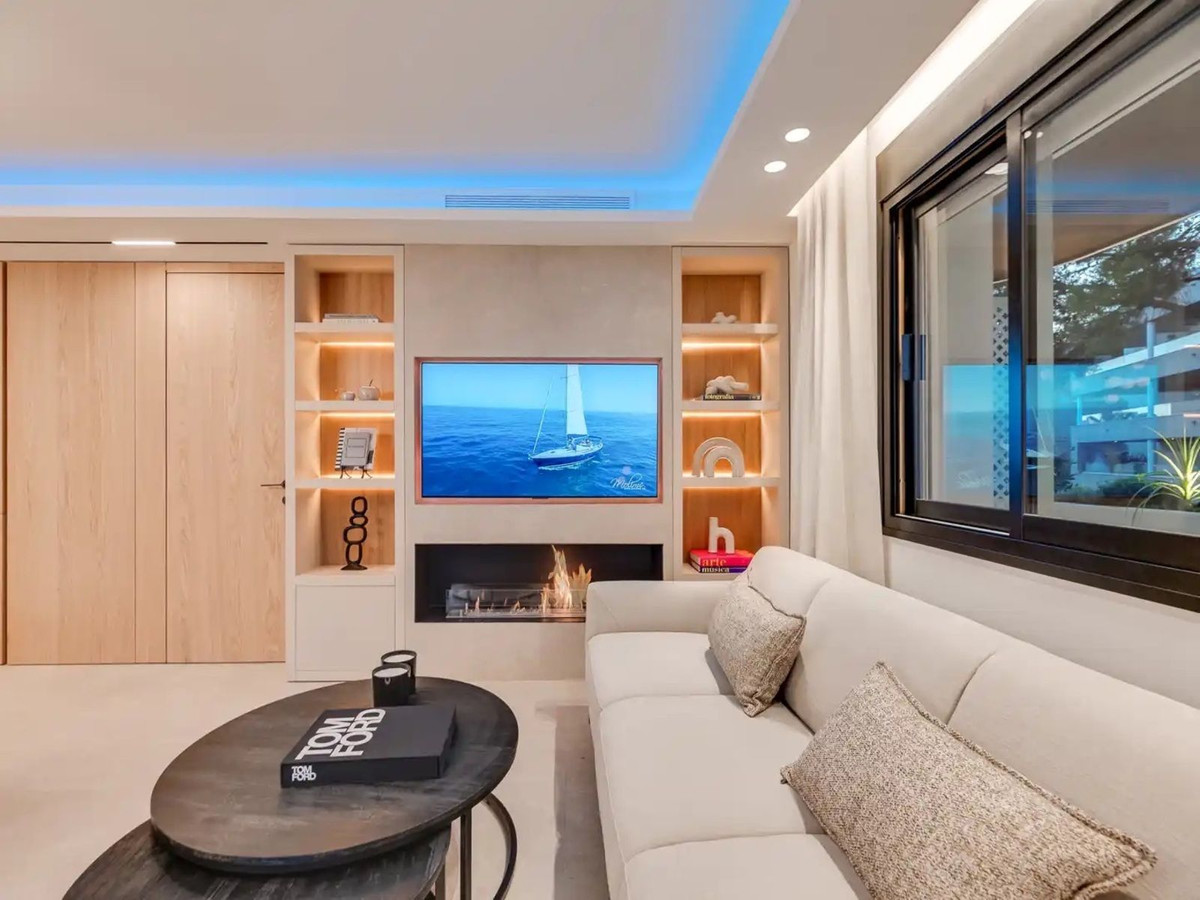 Piso de 2 Dormitorios y 2 Baños en venta en Nueva Andalucía, Marbella