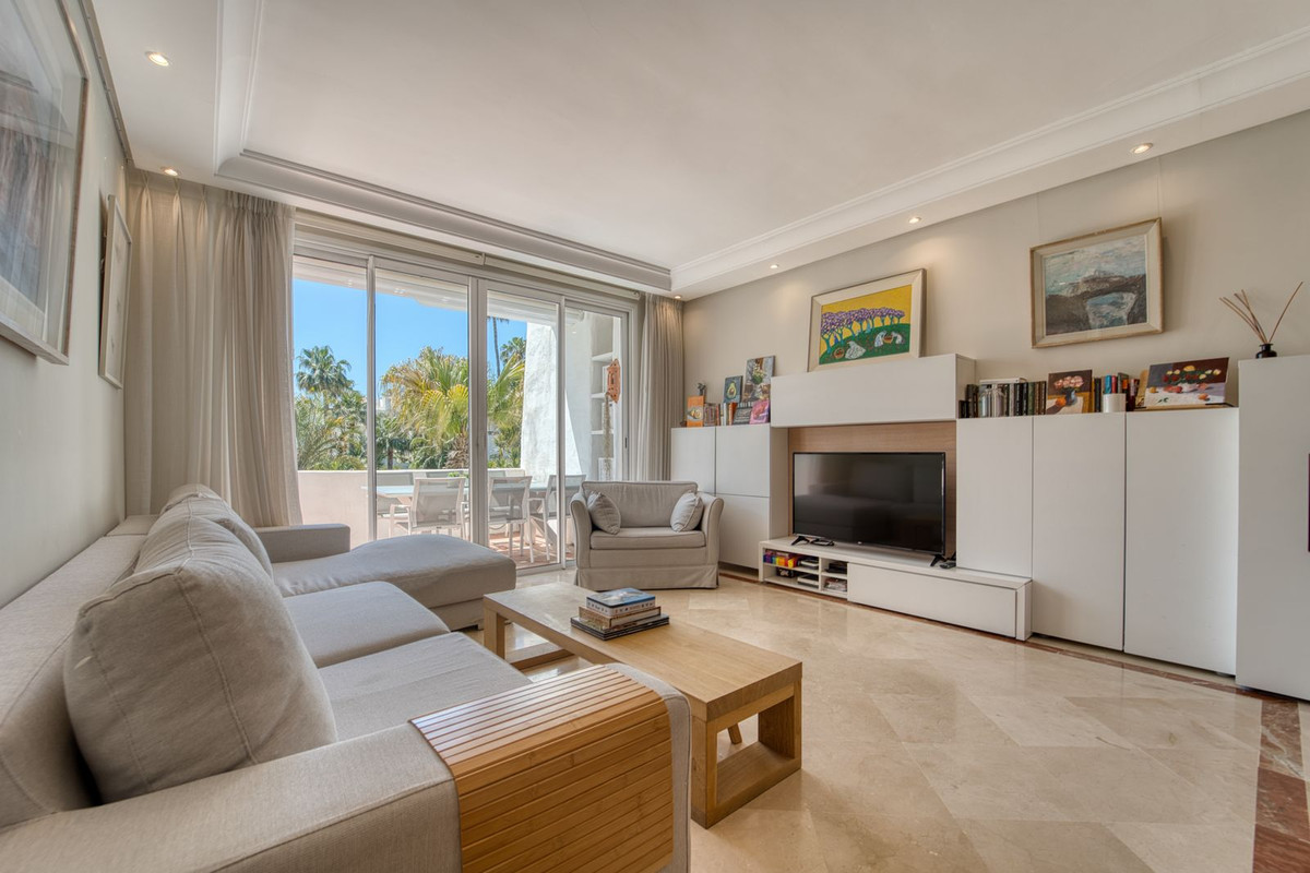 Piso de 3 Dormitorios y 2 Baños en venta en Puerto Banús