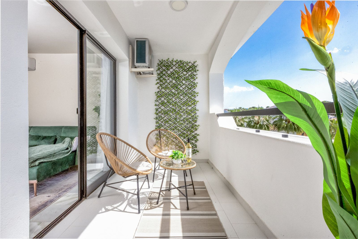 Piso de 2 Dormitorios y 2 Baños en venta en Riviera del Sol, Mijas