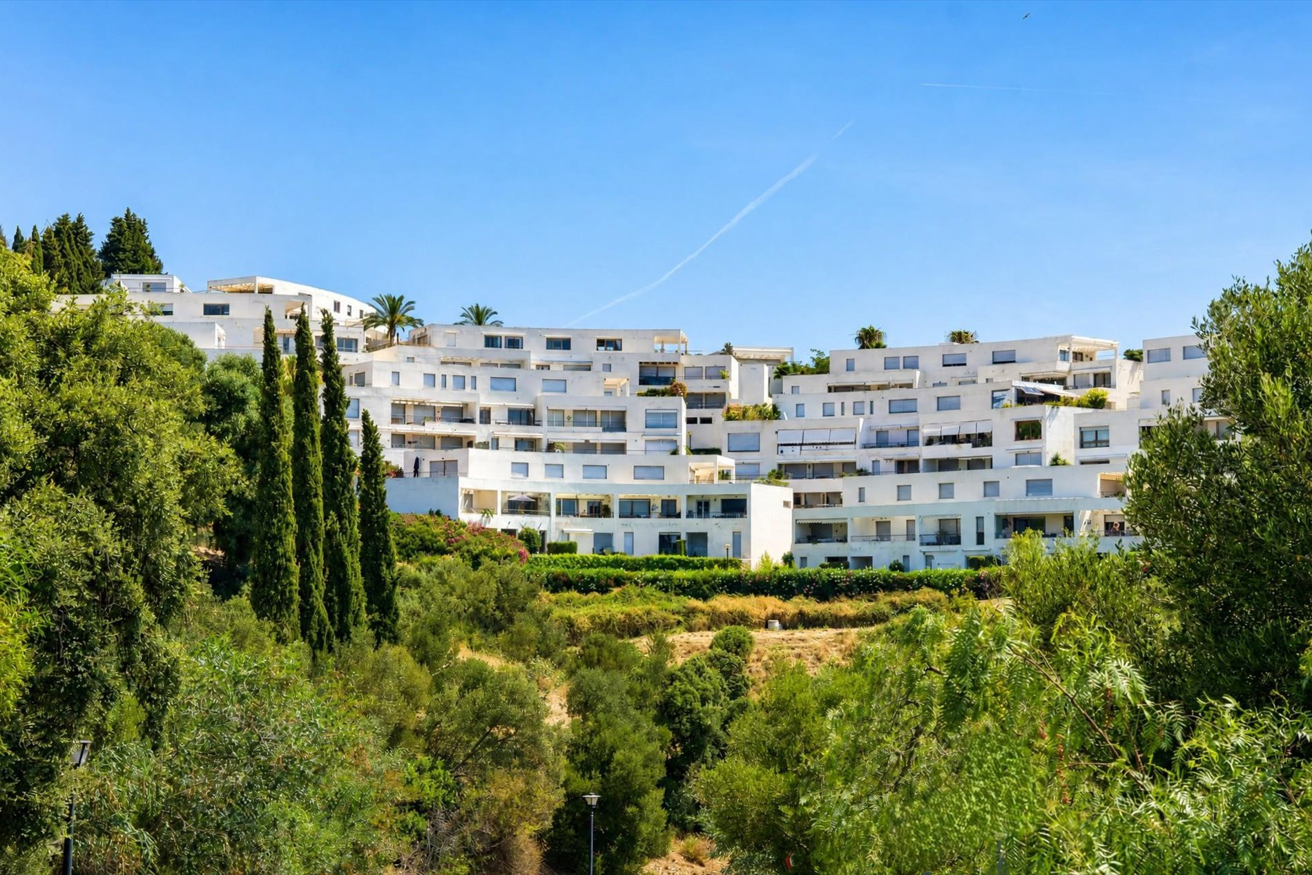 Ático de 3 Dormitorios y 2 Baños en venta en Los Monteros, Marbella