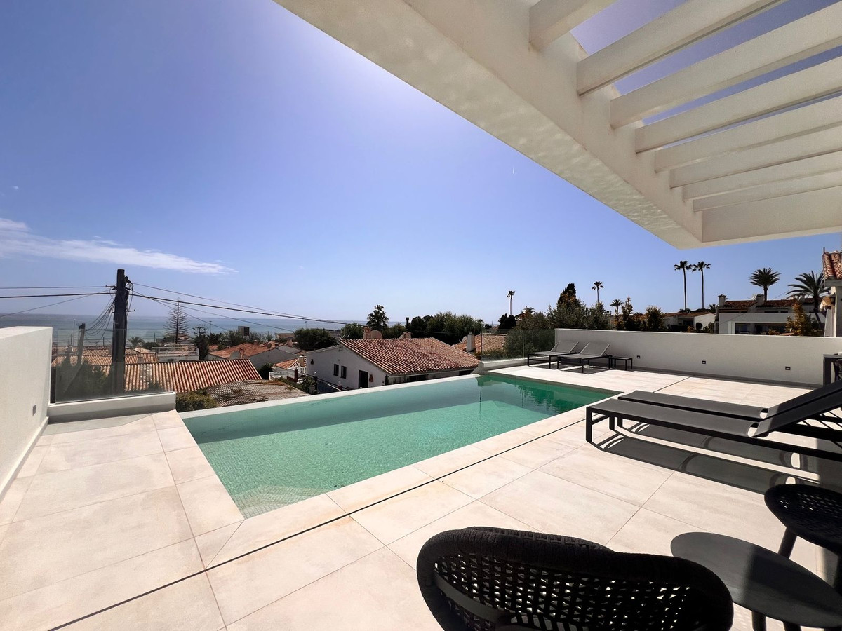 Casa de 5 Dormitorios en venta en La Cala de Mijas