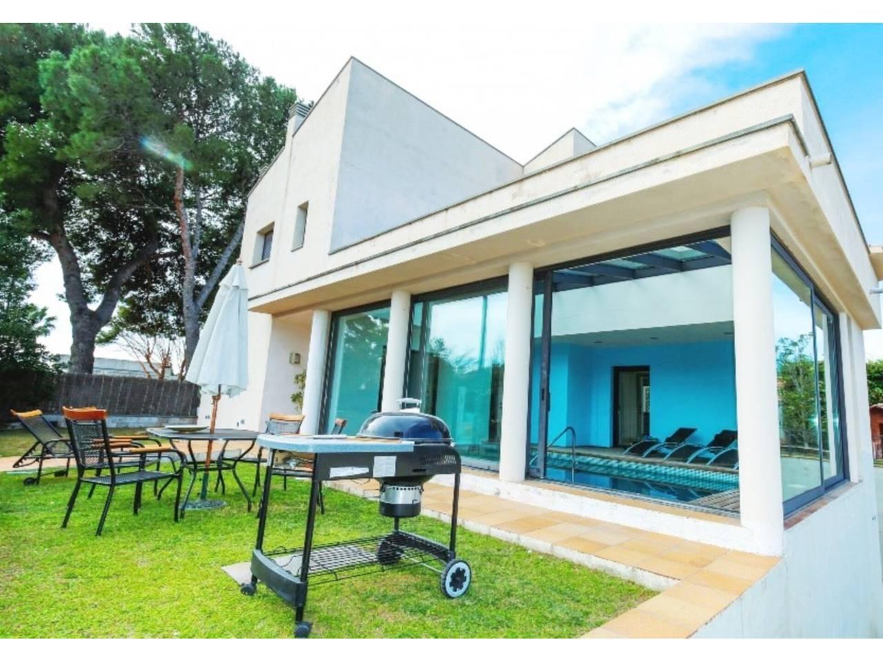 Casa Adosada de 5 Dormitorios y 4 Baños en alquiler vacacional en Cambrils