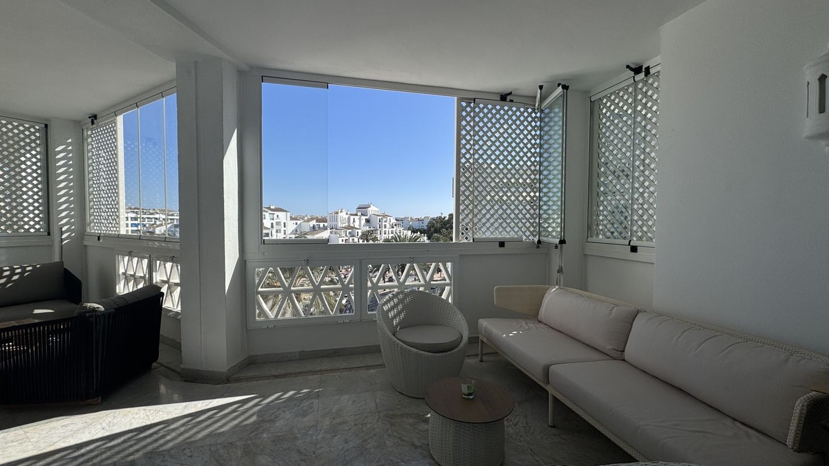 Piso de 3 Dormitorios y 3 Baños en venta en Puerto Banús, Marbella