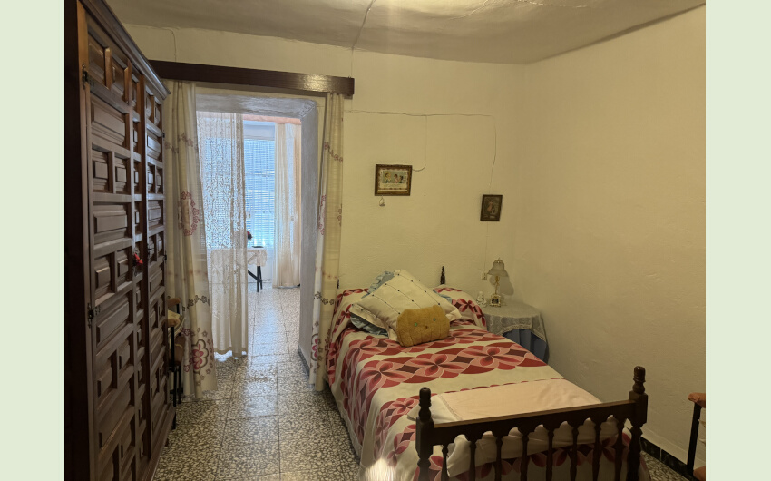 Casa Adosada de 3 Dormitorios y 2 Baños en venta en Jimena de la Frontera