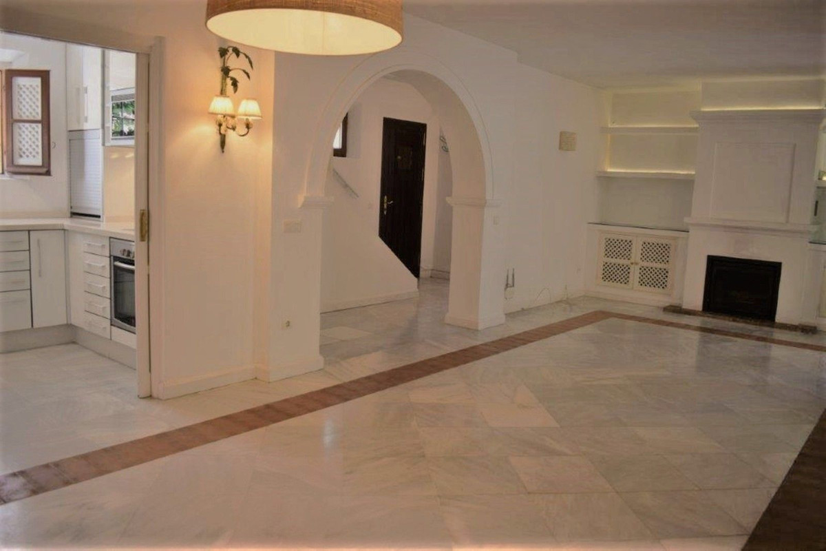 4 спални, 4 бани - Редова къща за продажба в Marbella Golden Mile