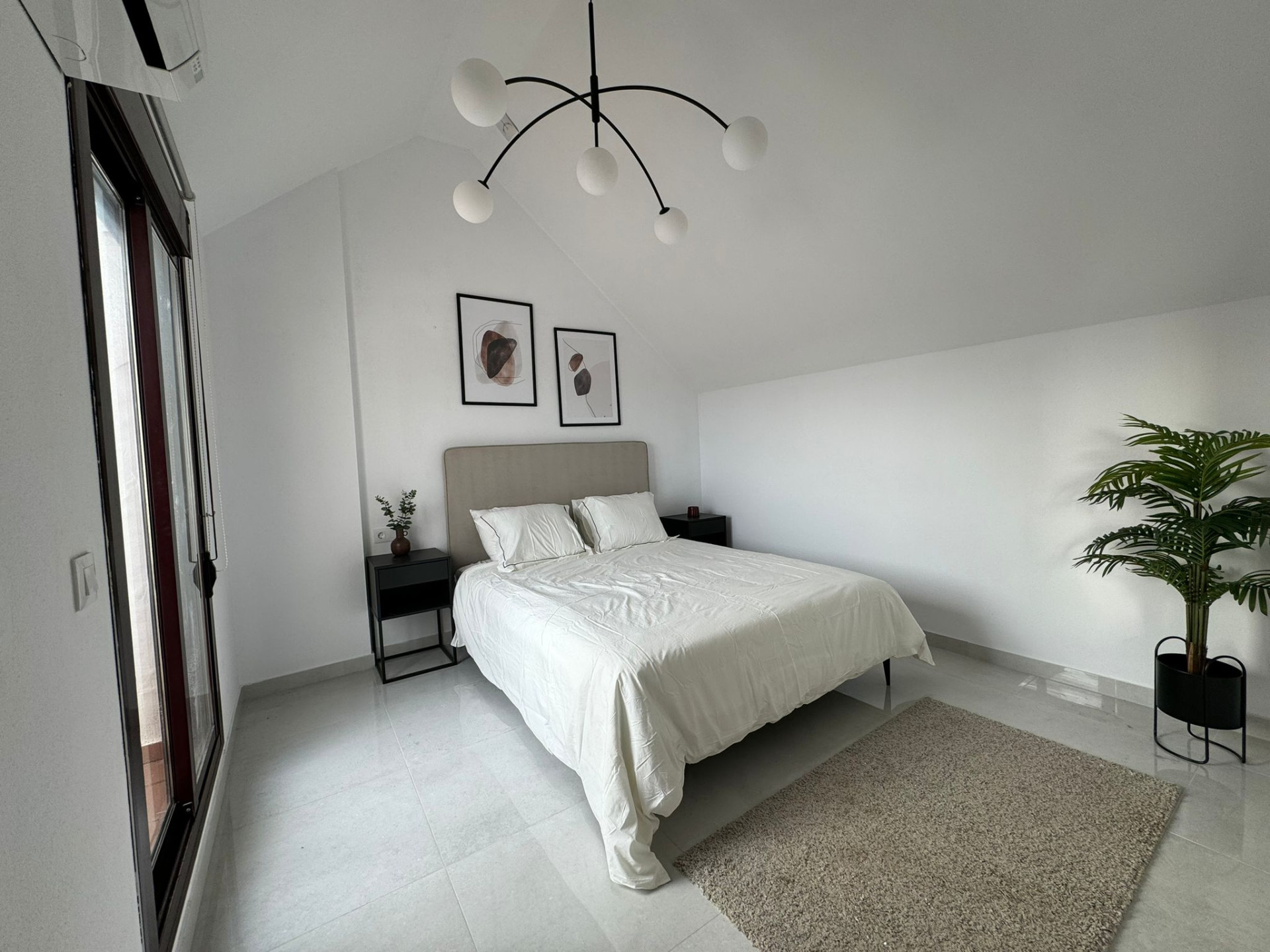 Ático de 2 Dormitorios y 2 Baños en venta en Nueva Andalucía, Marbella
