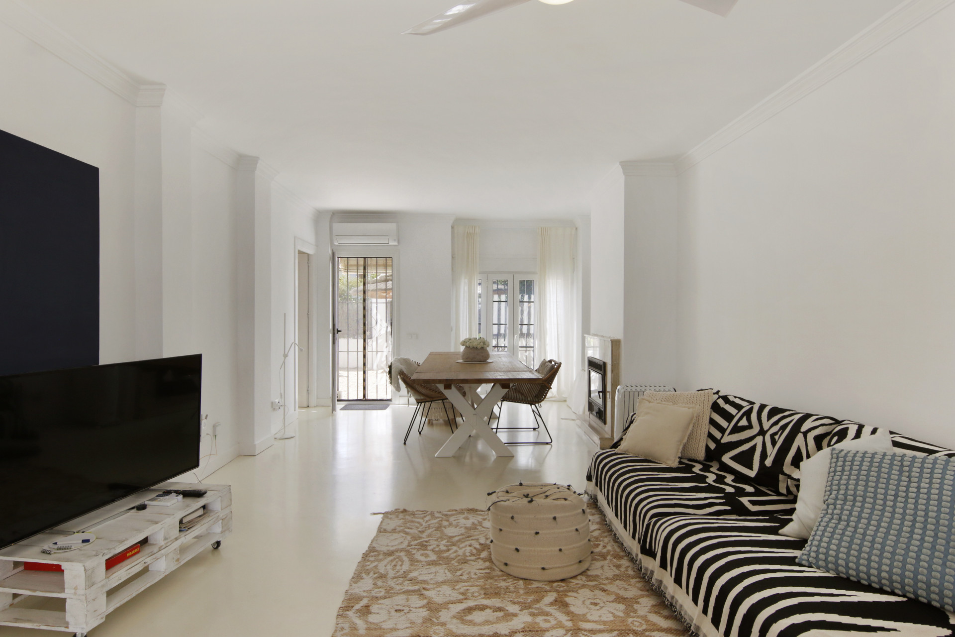 2 Bed - Apartment for Sale in La Alqueria, Estepona