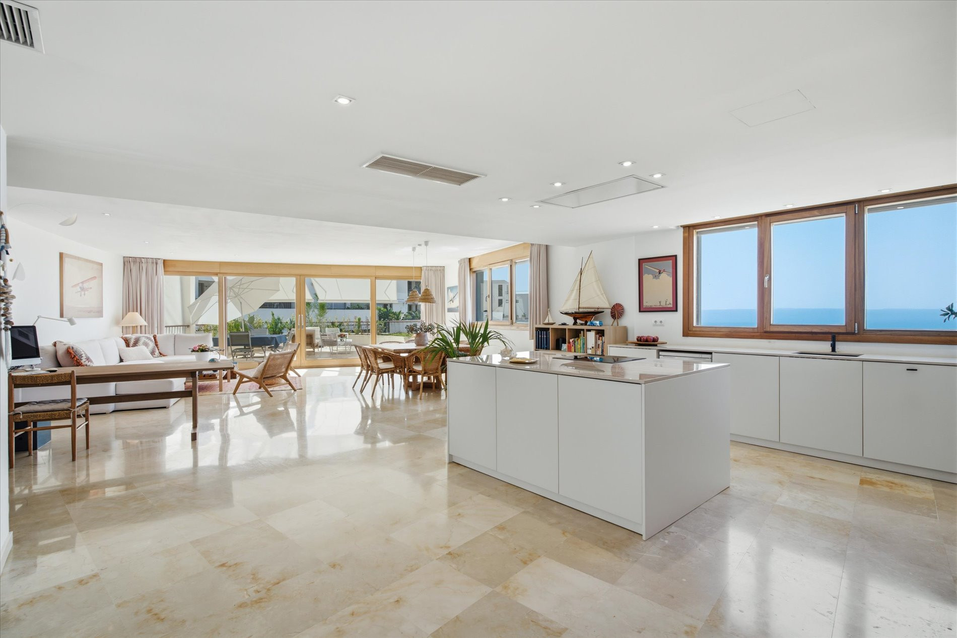 Ático de 3 Dormitorios y 2 Baños en venta en Los Monteros, Marbella