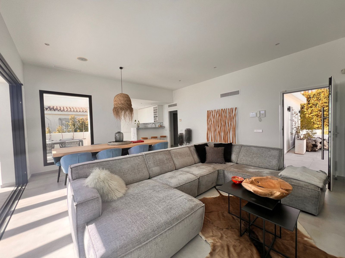 Casa de 5 Dormitorios en venta en La Cala de Mijas