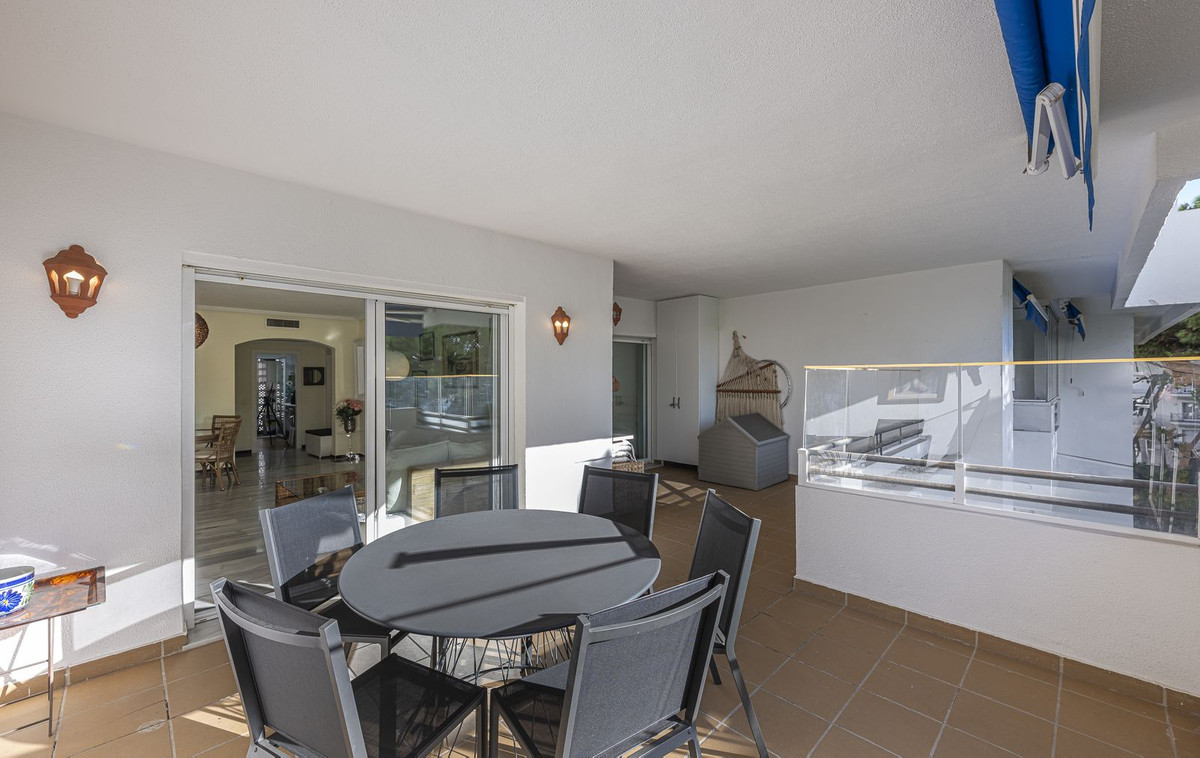 Piso de 2 Dormitorios y 2 Baños en venta en Puerto Banús