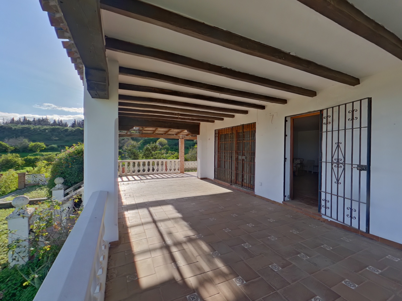 Finca de 4 Dormitorios en venta en Estepona