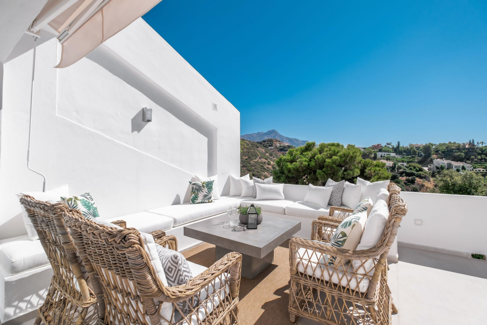 Piso de 3 Dormitorios y 3 Baños en alquiler en Nueva Andalucía, Marbella