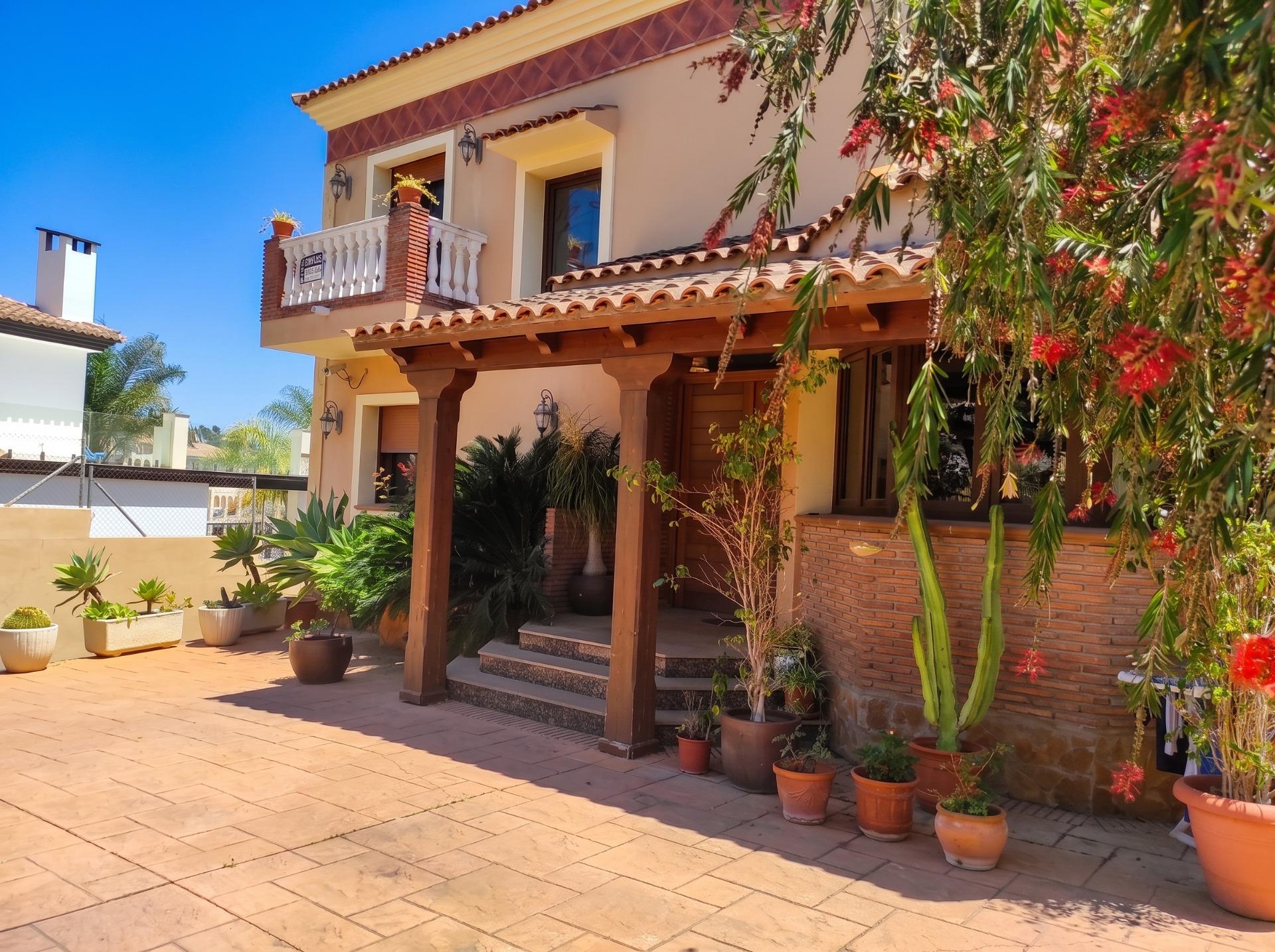 4 спални, 3 бани - Вила за продажба в Las Lagunas de Mijas
