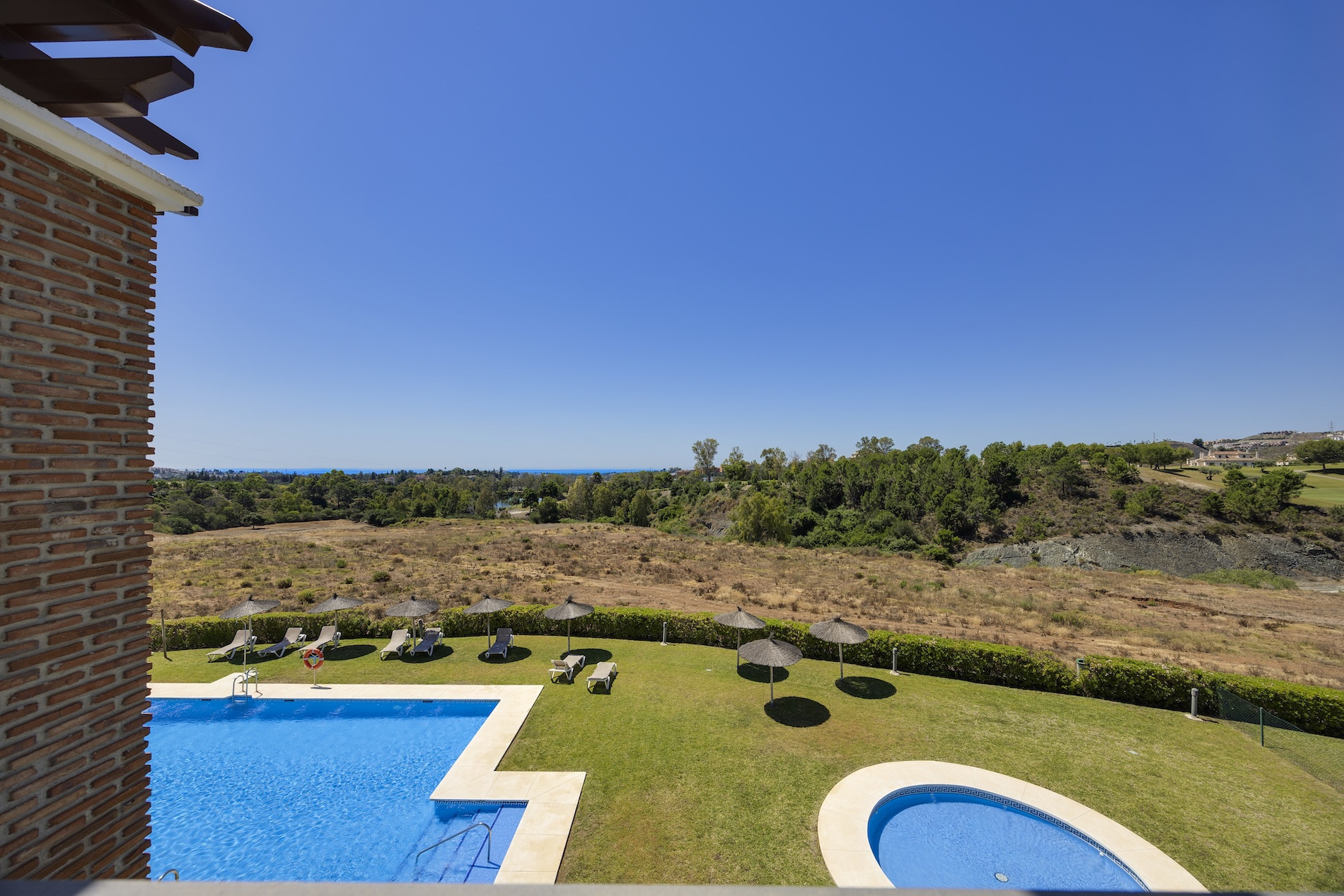 Piso de 3 Dormitorios en venta en Los Arqueros, Benahavís