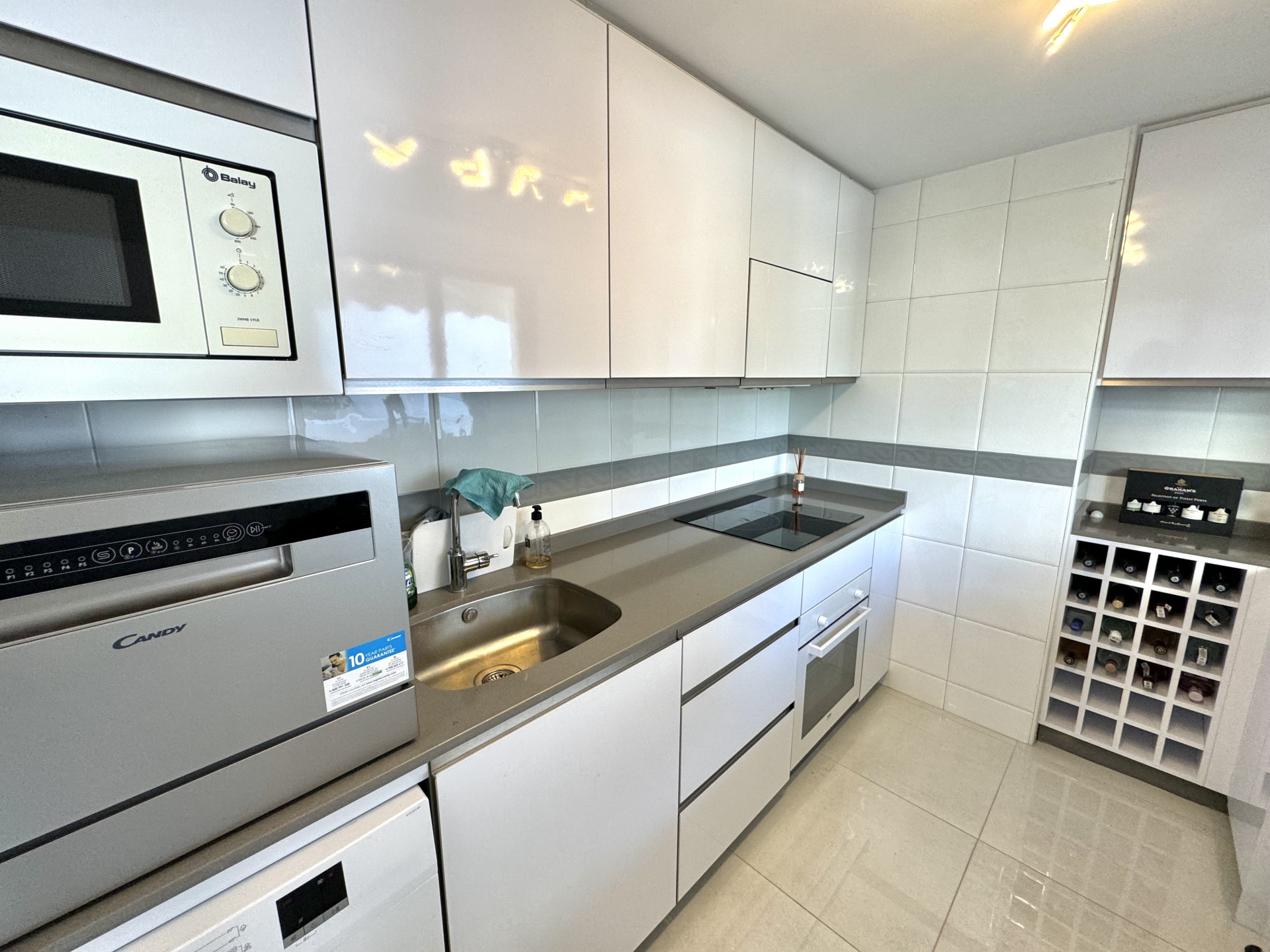 Ático de 2 Dormitorios y 2 Baños en venta en Nueva Andalucía, Marbella