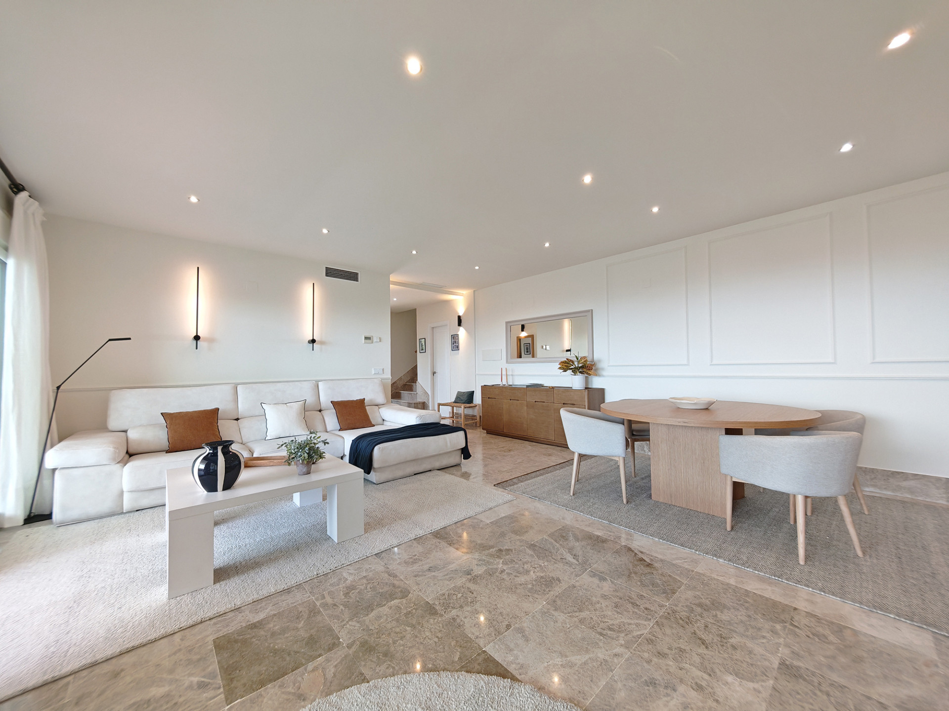 Casa Adosada de 3 Dormitorios y 3 Baños en venta en Los Monteros, Marbella