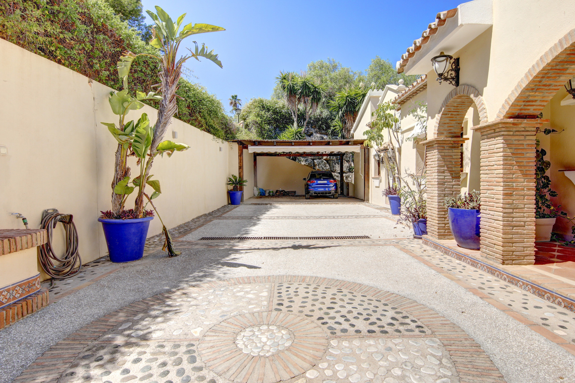 Casa de 6 Dormitorios y 5 Baños en venta en El Capitán, Benahavís