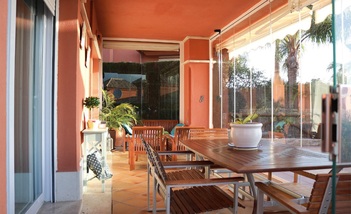 Casa de 3 Dormitorios en venta en Los Monteros, Marbella